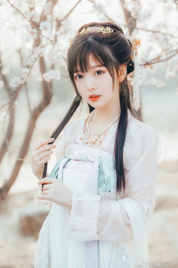 Phong thái truyền thống đằm thắm của mỹ nhân