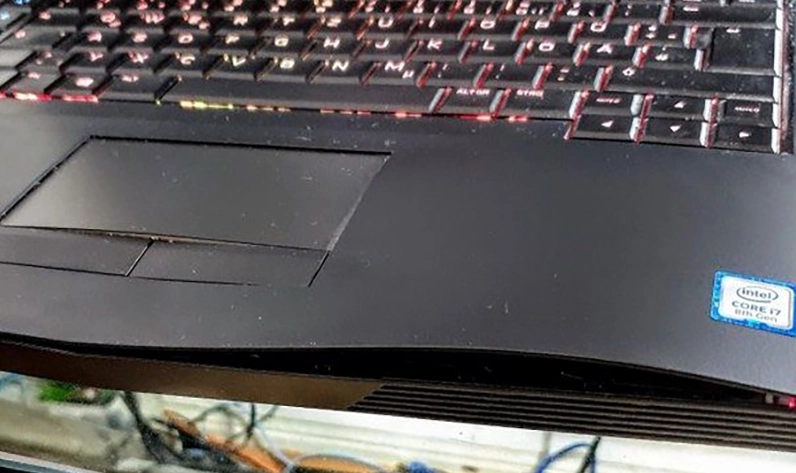 Pin bị phồng là dấu hiệu nhận biết laptop bị chai pin