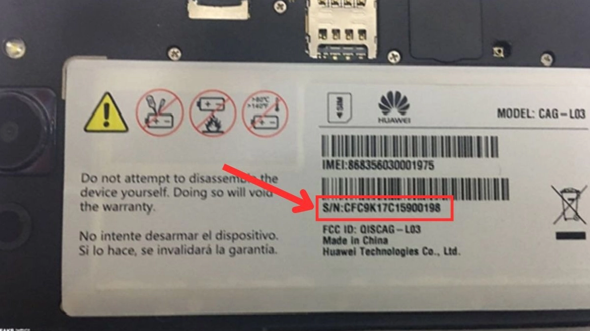 Serial Number laptop thường được dán ở mặt dưới của laptop, gần pin hoặc trong khoang chứa pin