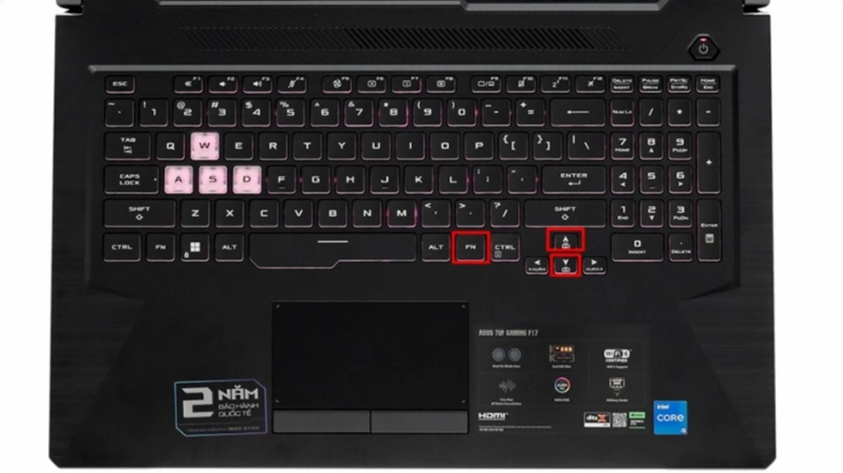 Sử dụng cụm phím mũi tên lên xuống để tăng giảm cường độ ánh sáng