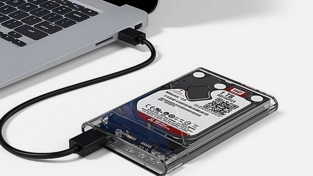 Sử dụng USB hoặc ổ cứng gắn ngoài là cách đơn giản và phổ biến