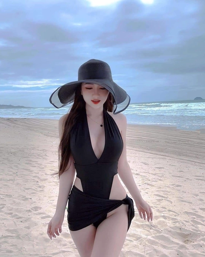 Sự năng động và trẻ trung của cô gái diện bodysuit