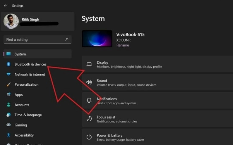 Tại thanh menu bên trái, tìm và chọn mục Bluetooth and devices