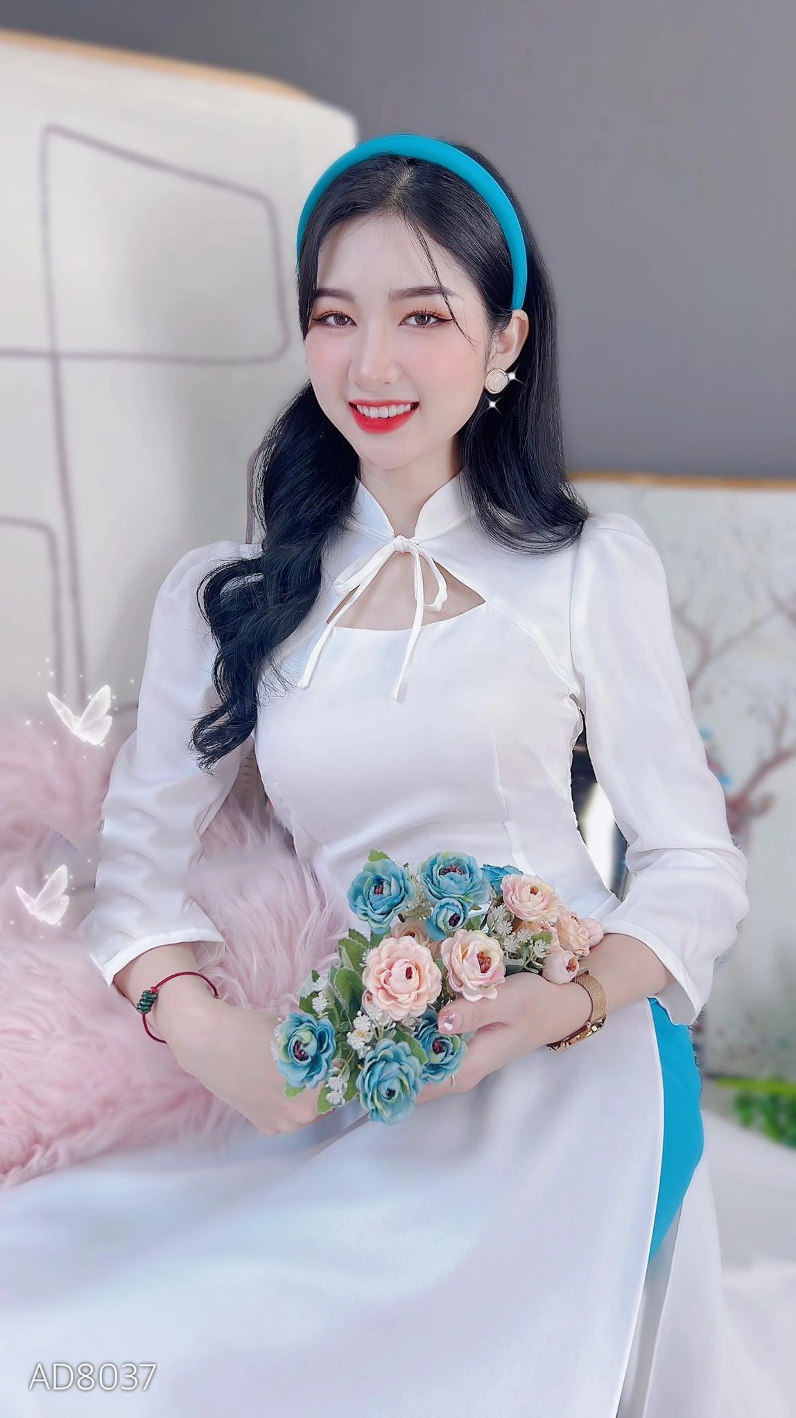 Thiết kế cổ cột nơ điệu đà trên nền áo dài cách tân nữ tính