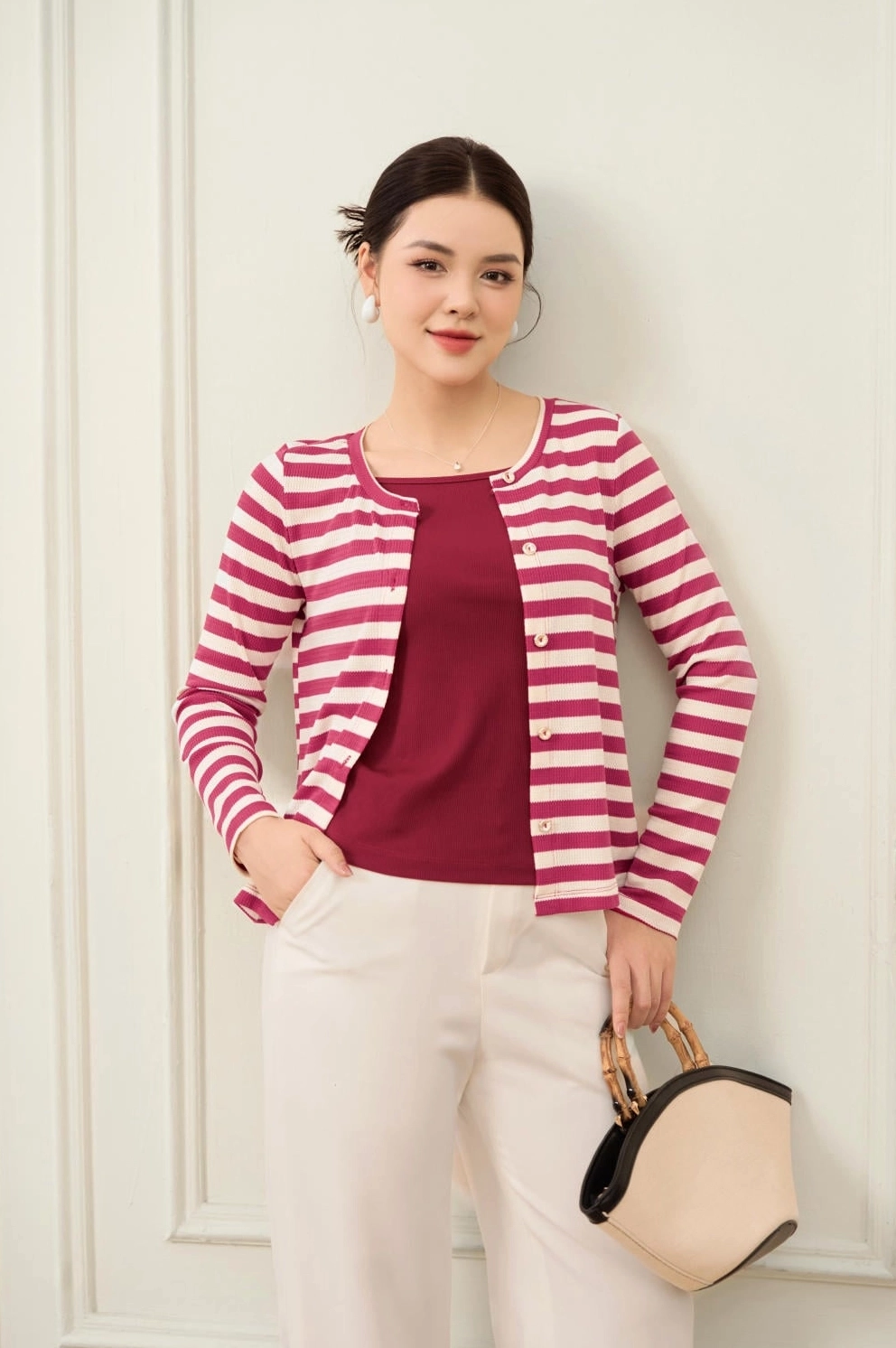 Thiếu nữ mix cardigan len form rộng cá tính mang đậm phong cách thu đông