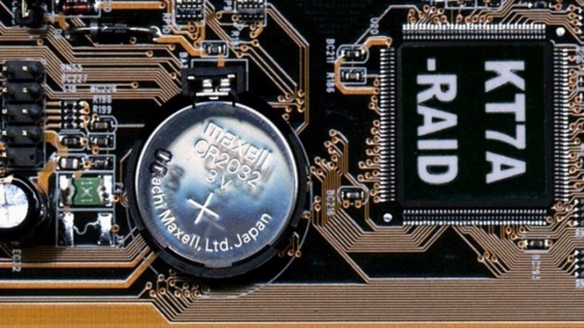 Thực hiện RTC Reset có thể liên quan đến việc tháo pin CMOS