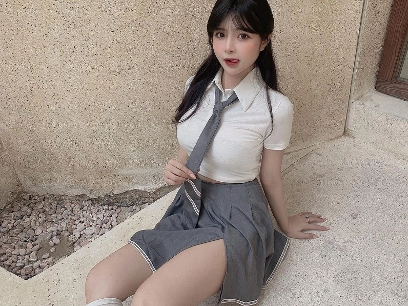 Ngắm trọn bộ 30 ảnh gái xinh mặc váy ngắn đen gợi cảm cuốn hút 23 Trang phục nữ sinh truyền thống duyên dáng