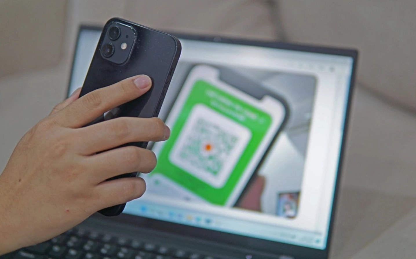 Ứng dụng Windows Camera tích hợp sẵn là cách đơn giản để quét mã nếu máy có webcam
