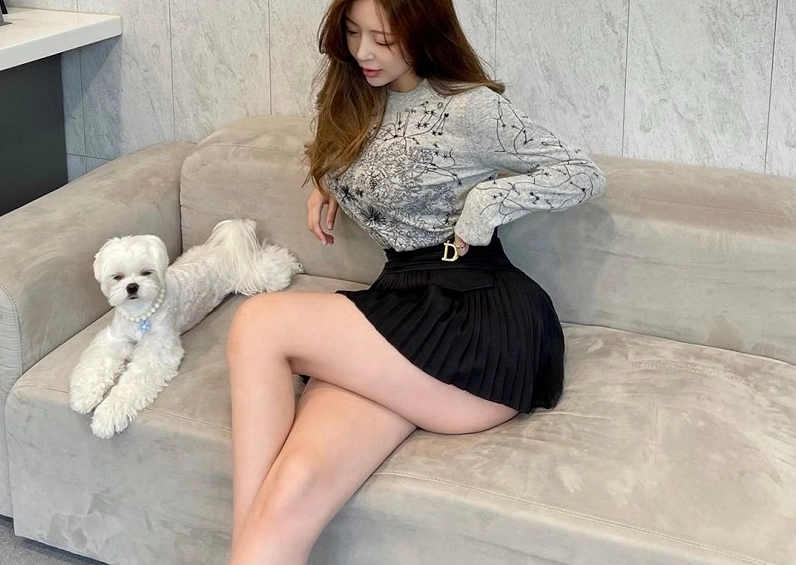 Ngắm trọn bộ 30 ảnh gái xinh mặc váy ngắn đen gợi cảm cuốn hút 34 Váy ngắn xếp ly duyên dáng thướt tha