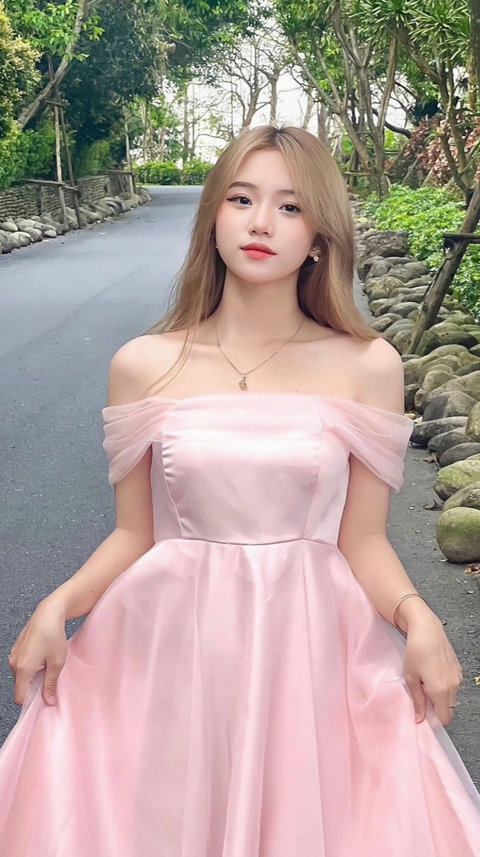 Vẻ đáng yêu lạc lối của nữ sinh trong bộ váy pinky