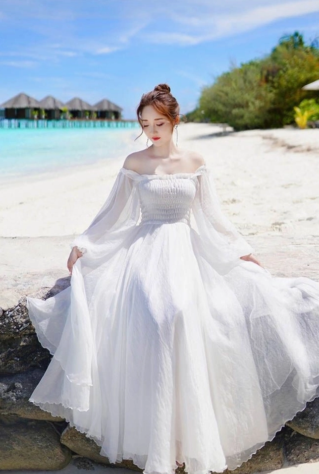 Vẻ đẹp mờ ảo trong trang phục xuyên thấu