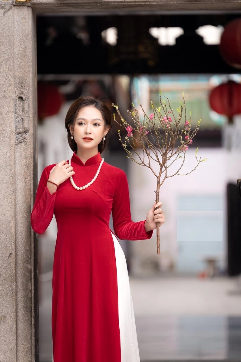 Vẻ đẹp mộc mạc nhưng đầy cuốn hút khi diện áo dài tết