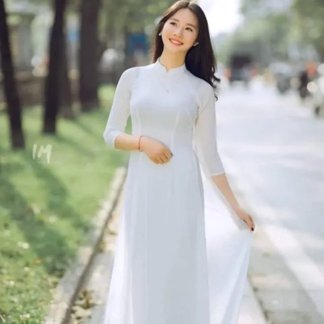 Vẻ đẹp thướt tha của nữ sinh trong tà áo dài truyền thống Việt Nam