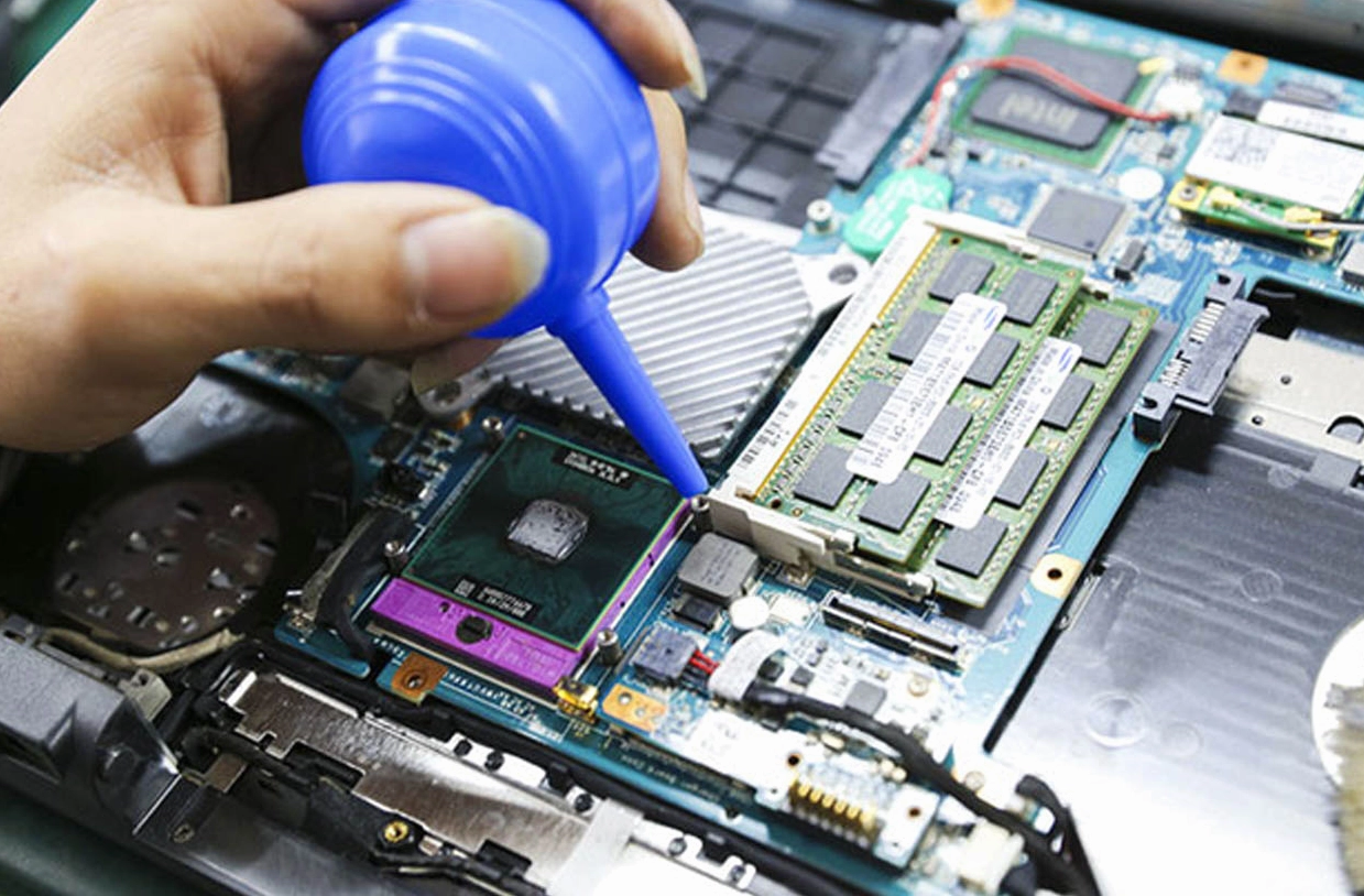 Bật mí cách sử dụng laptop bền nhất giúp thiết bị luôn hoạt động ổn định và kéo dài tuổi thọ 11 vệ sinh laptop định kỳ