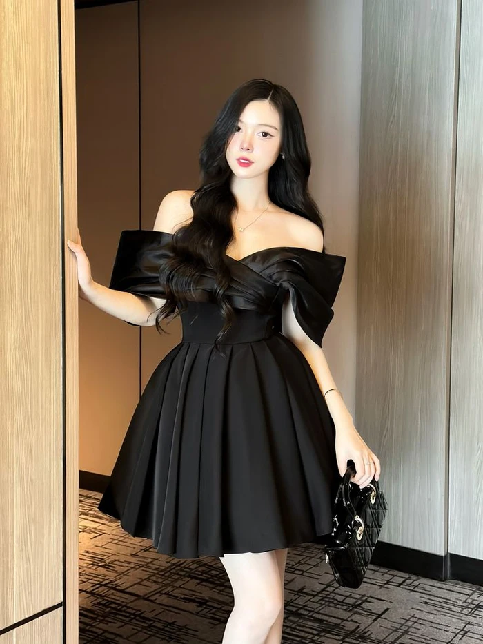 Ngắm trọn bộ 30 ảnh gái xinh mặc váy ngắn đen gợi cảm cuốn hút 2 Bức ảnh nổi bật nhờ khí chất sang trọng và vẻ đẹp tinh tế trong từng chi tiết