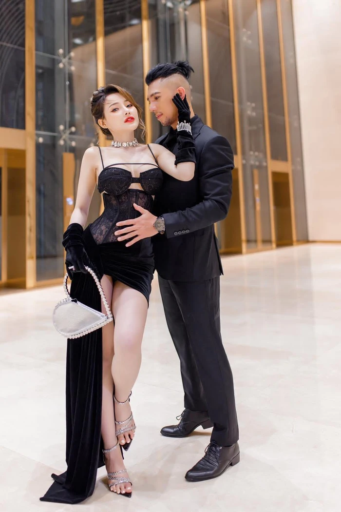 Ngắm trọn bộ 30 ảnh gái xinh mặc váy ngắn đen gợi cảm cuốn hút 5 Váy đen ngắn tôn dáng mang đến vẻ đẹp trẻ trung nhưng vẫn đầy cuốn hút